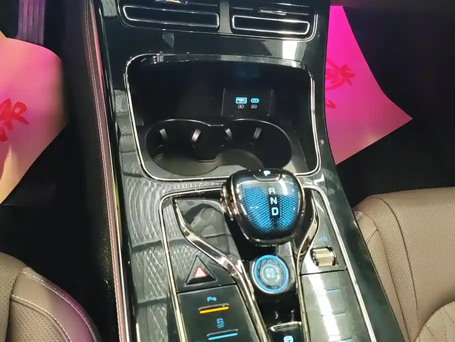 BYD Han 2024 DM-i Glory Edition 121KM Premium фото 16