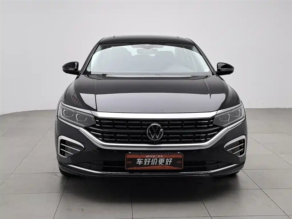 Volkswagen Passat 2024 380TSI Luxury фото 3