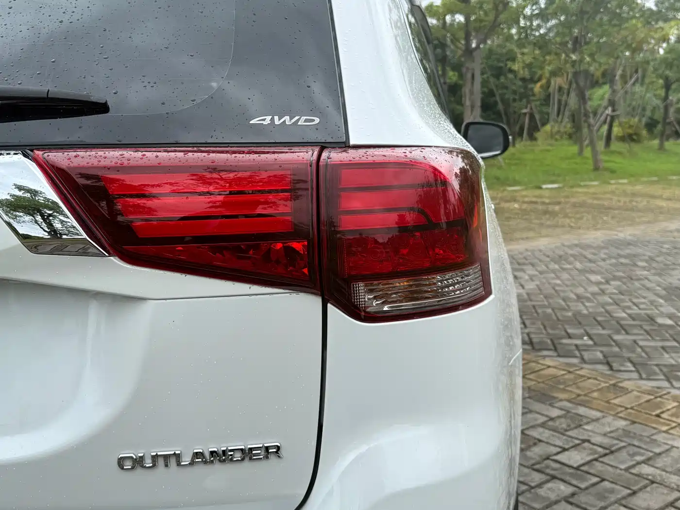 Mitsubishi Outlander 2021 2.4L 4WD Deluxe Edition 7-Seater фото 9