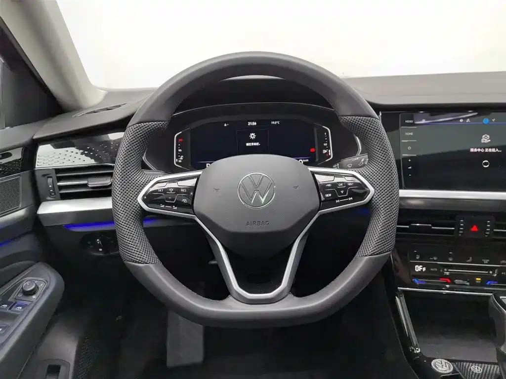 Volkswagen Passat 2024 380TSI Luxury фото 11