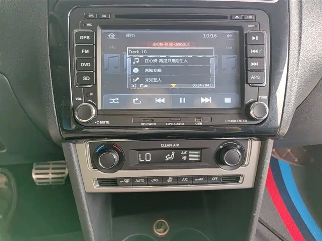 Volkswagen Polo 2016 1.6L Cross Polo Automatic фото 13