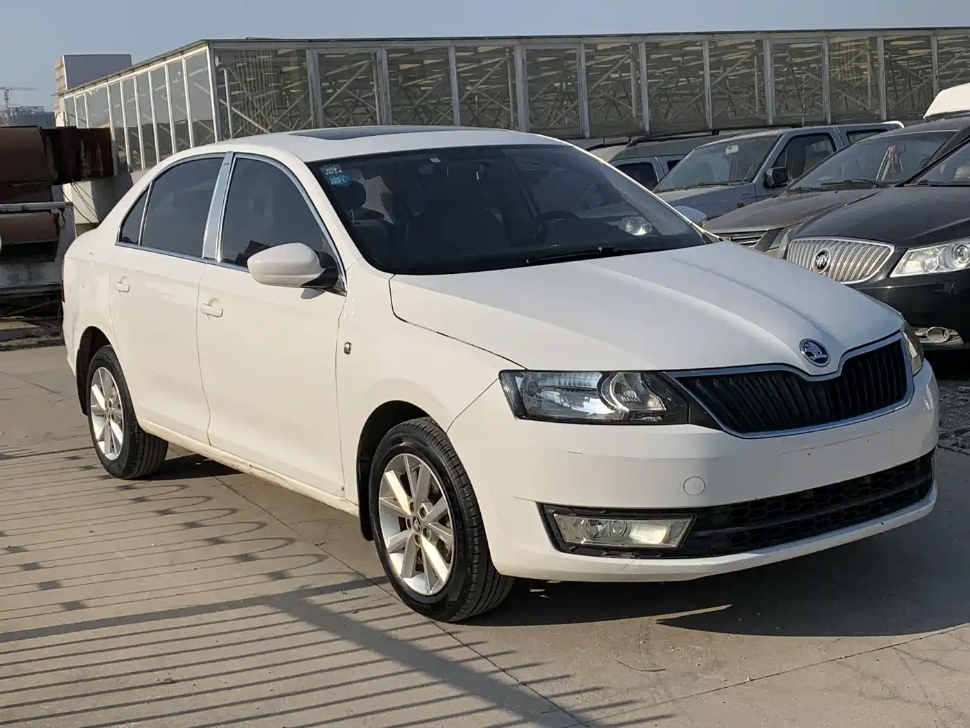 Škoda Rapid 2016 1.6L Automatic Pioneer Edition фото 3