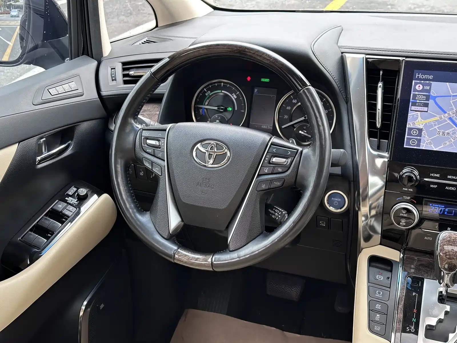 Фото 21 - Toyota Vellfire
