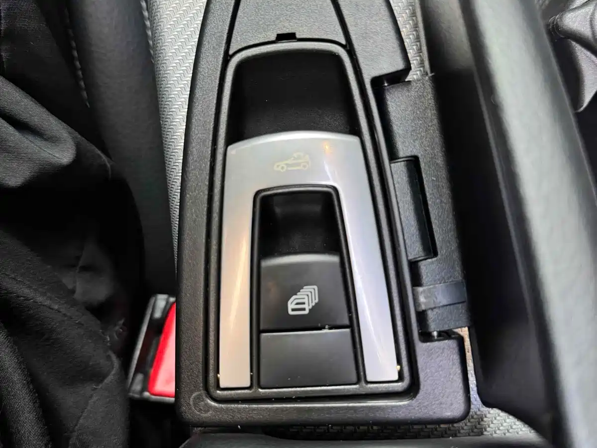 Mercedes-Benz SLC 2018 SLC 260 Dynamic фото 20