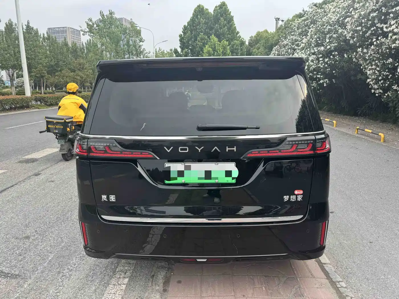Voyah Auto Voyah Dreamer 2025 Model PHEV Basic Version фото 3