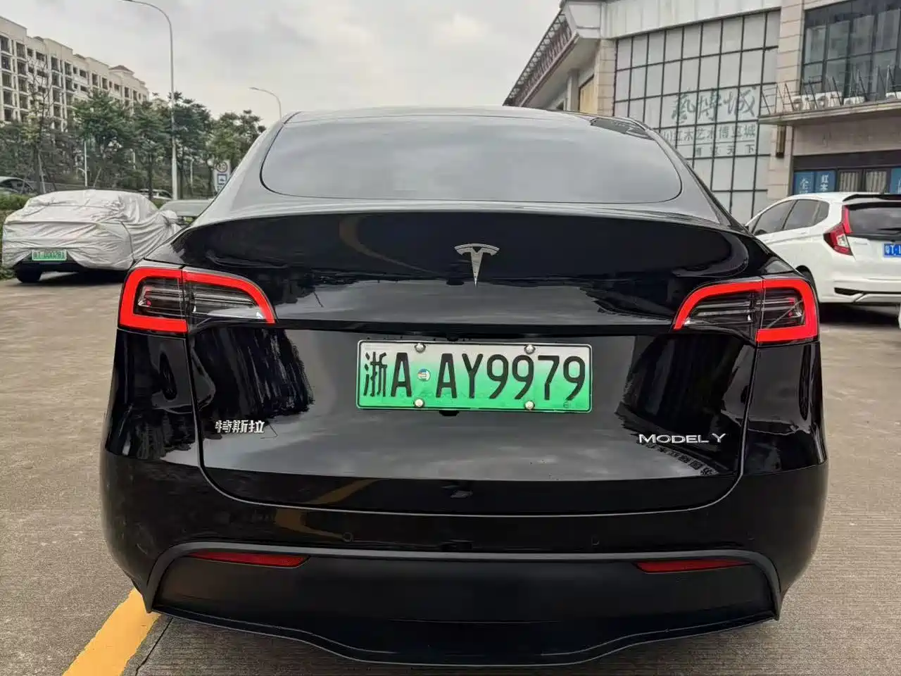 TESLA MODEL Y