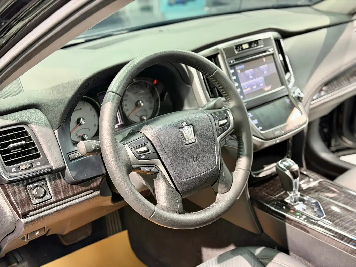 Toyota Crown 2015 2.0T Fashion фото 10