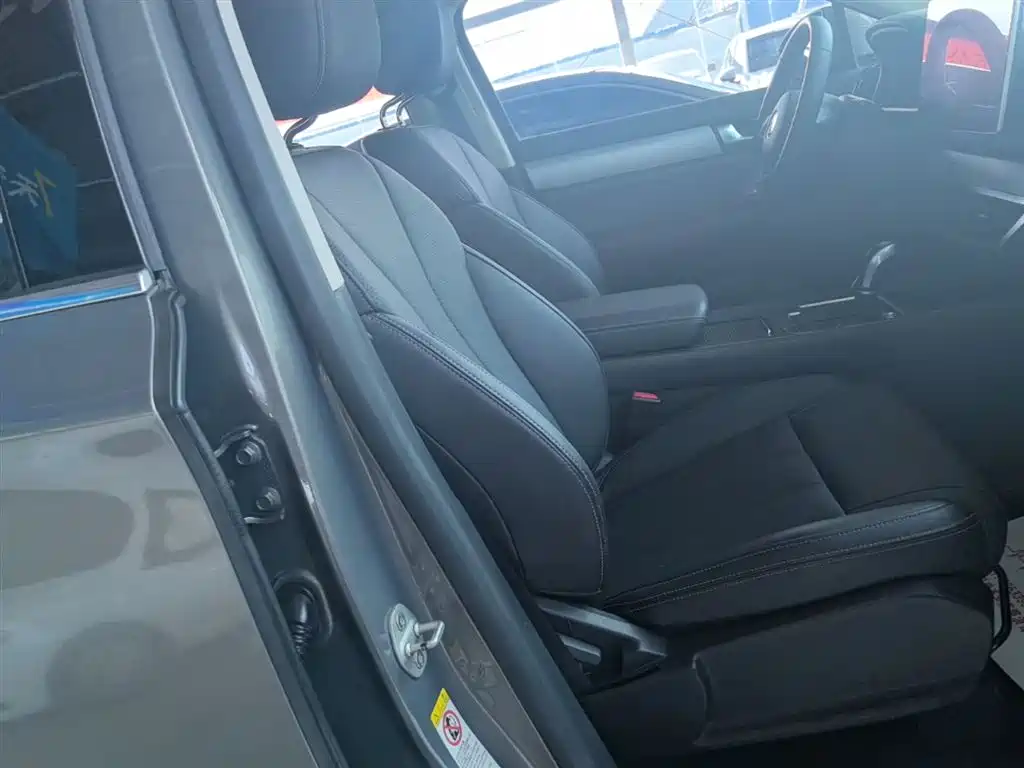 BYD Tang 2018 2.0T Automatic Smart Connection Delight Edition 7-Seater China V фото 25