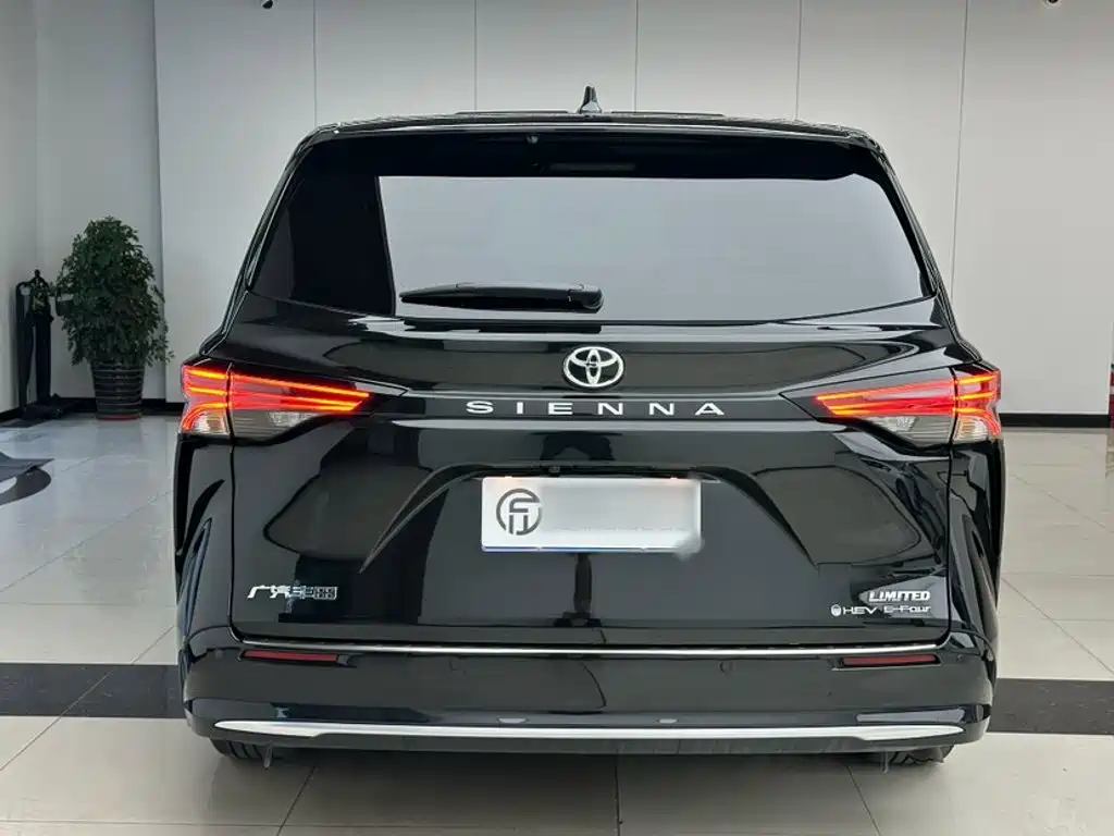 Photo 12 - Toyota Sienna
