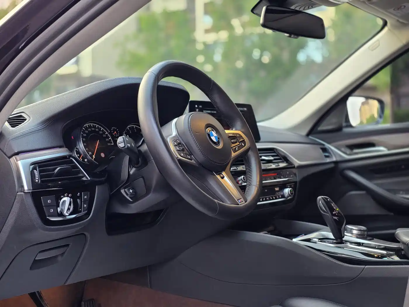 Photo 5 - BMW 5 Series