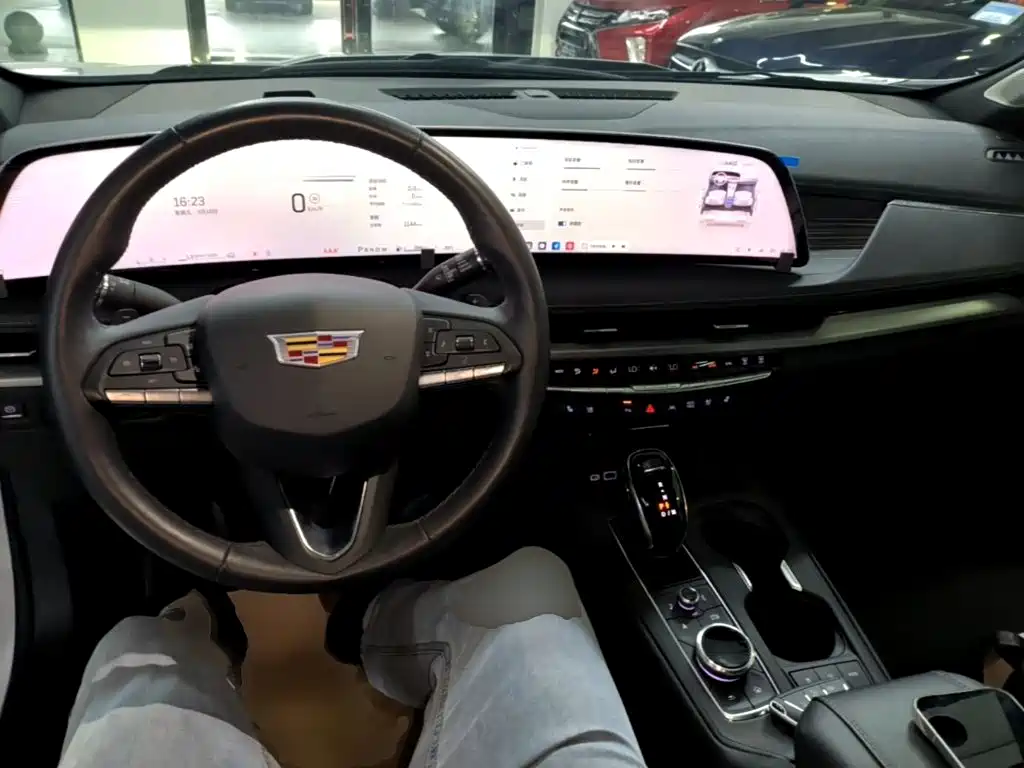 Cadillac XT4 2025 2024 28T 2WD Premium