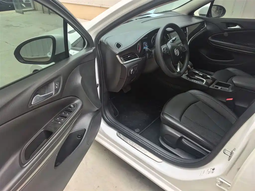 Buick Verano 2018 Sedan 20T Dual Clutch Leading фото 9