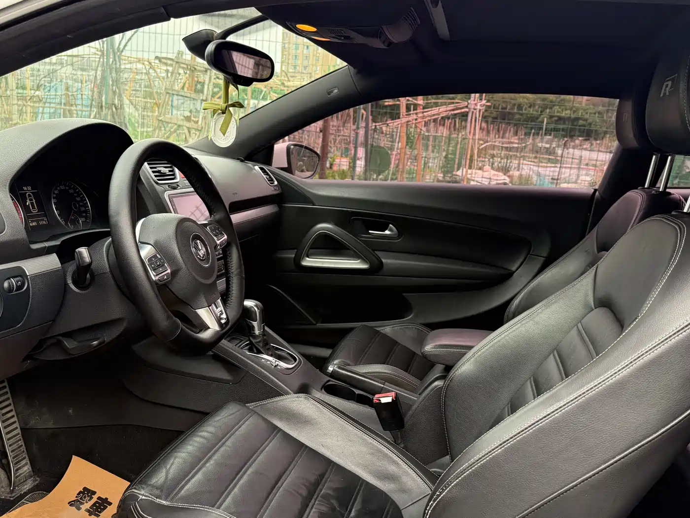 Volkswagen Scirocco 2011 2.0TSI R-Line фото 9