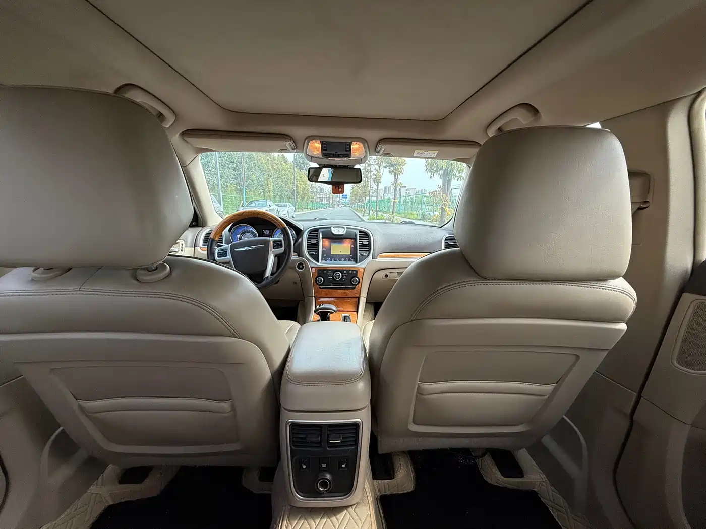 Chrysler 300C (Import) 2014 2013 Model 3.6L Premium Comfort Edition