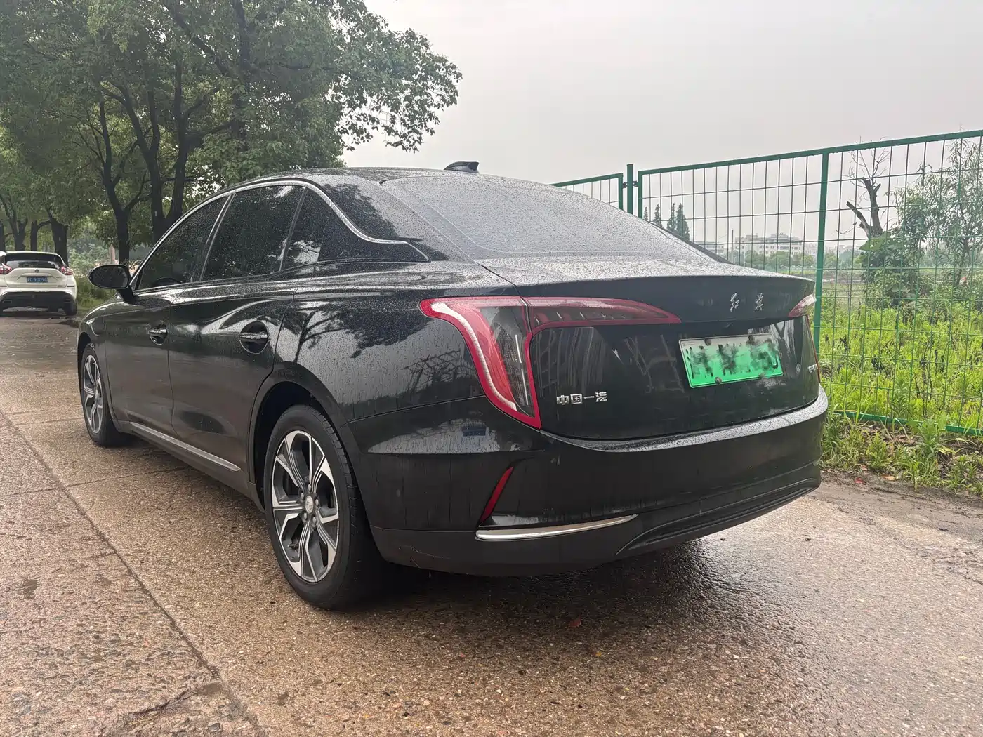 Hongqi E-QM5 2021 Charging Flag Joy Edition фото 15