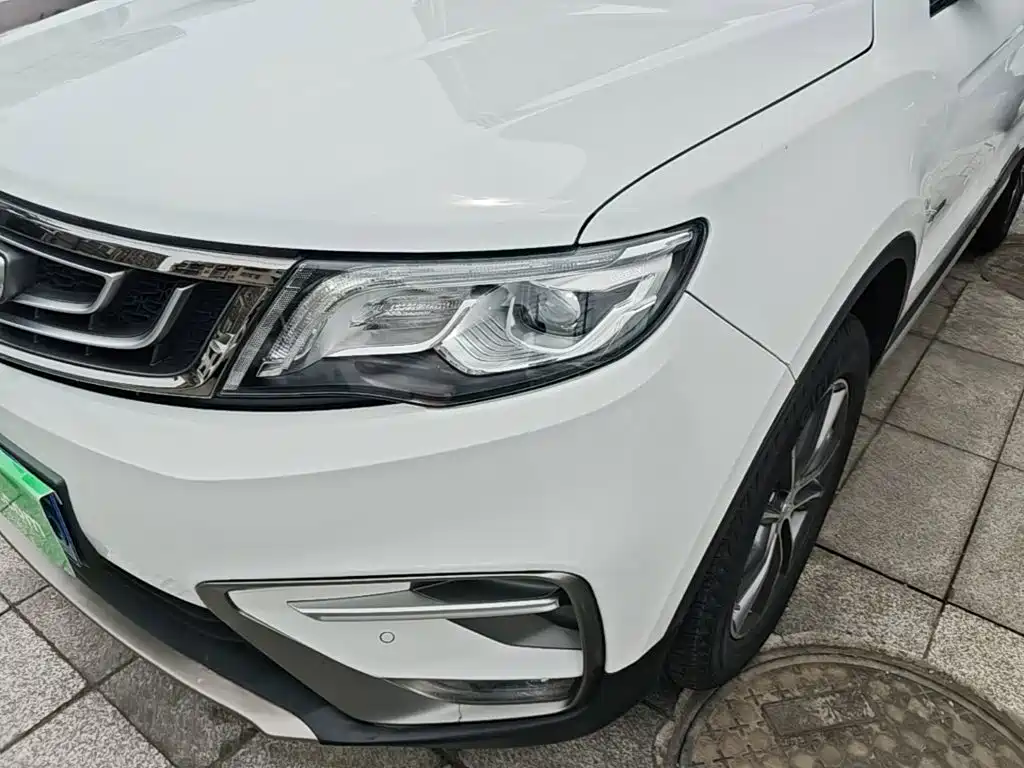 Фото 24 - Geely Atlas