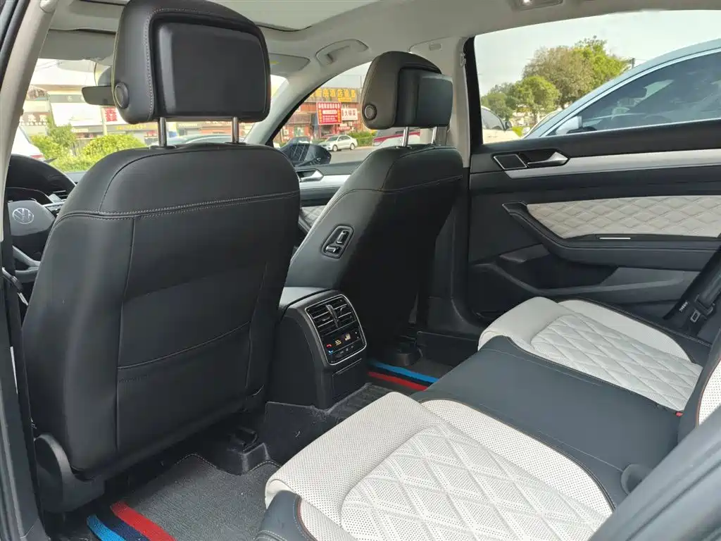 Volkswagen Magotan 2023 Model 2 Million Commemorative Edition 330TSI DSG Luxury фото 14