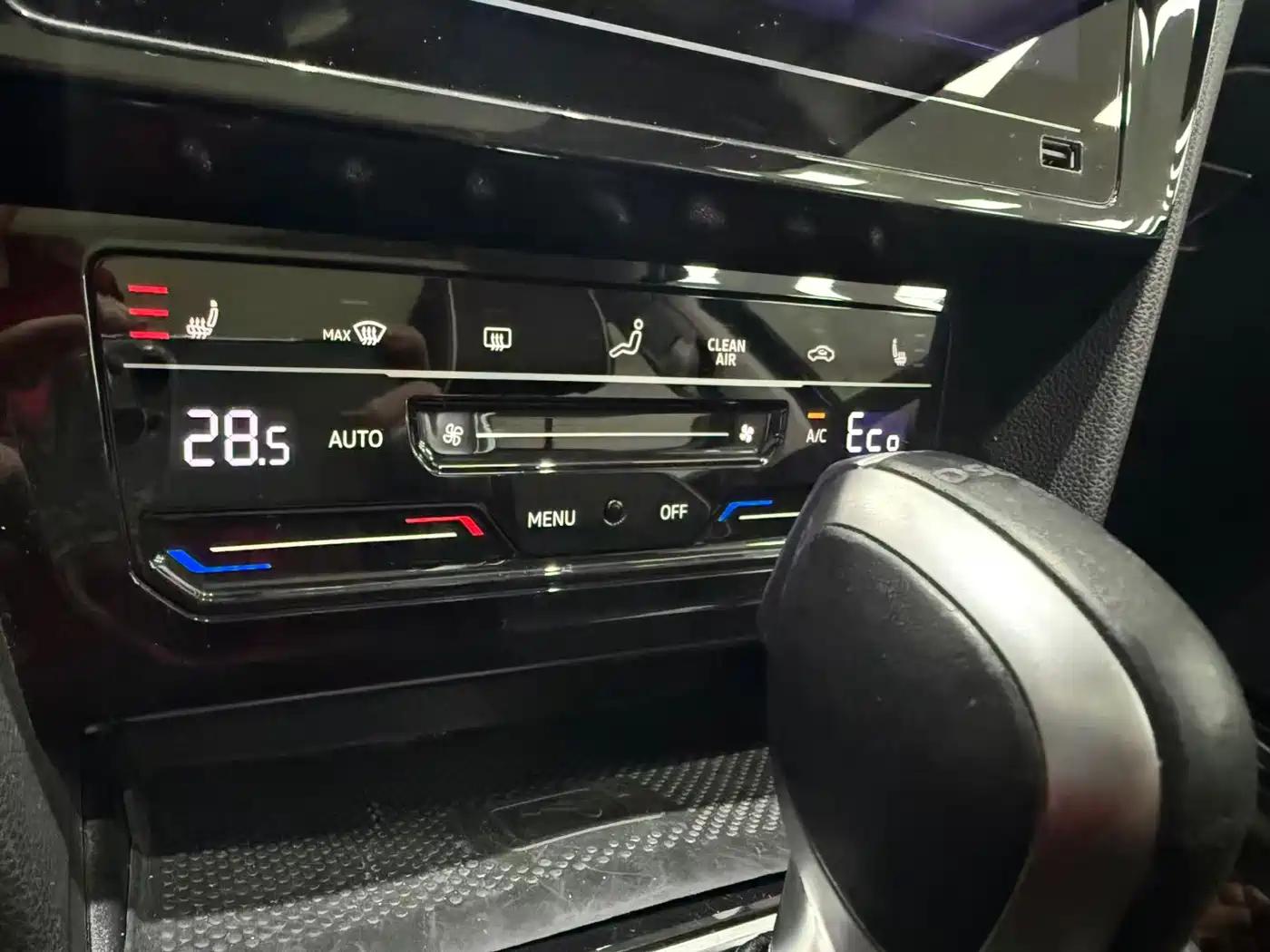 VOLKSWAGEN MAGOTAN GTE PLUG IN HYBRID