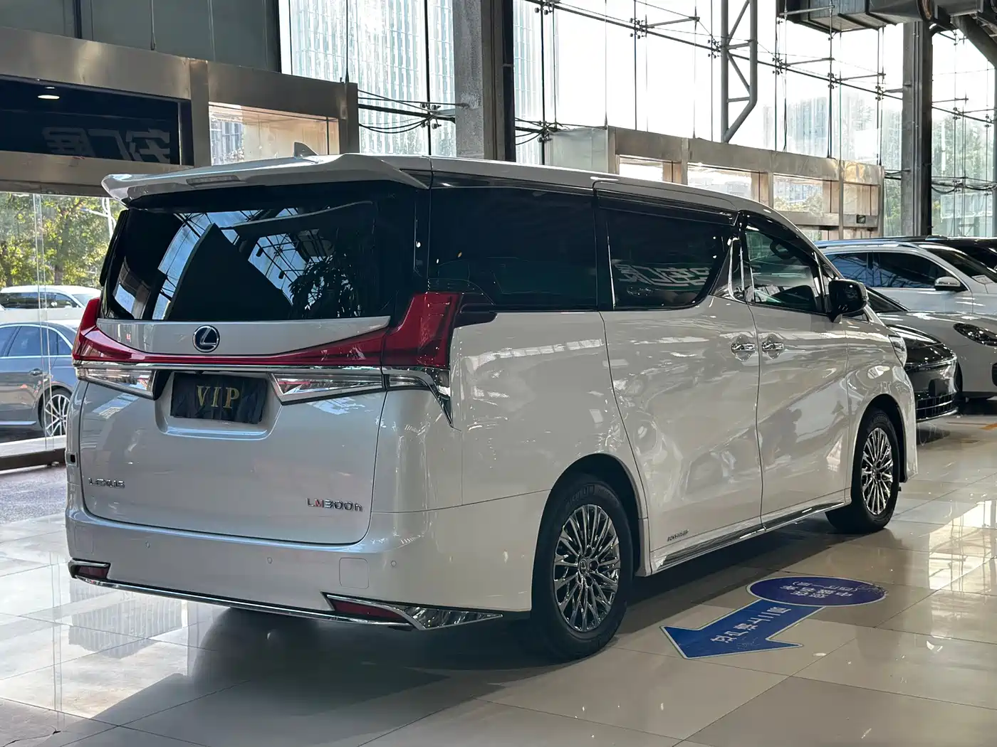 Lexus LM 2021 2020 300h Seven-Seater Elegance Edition
