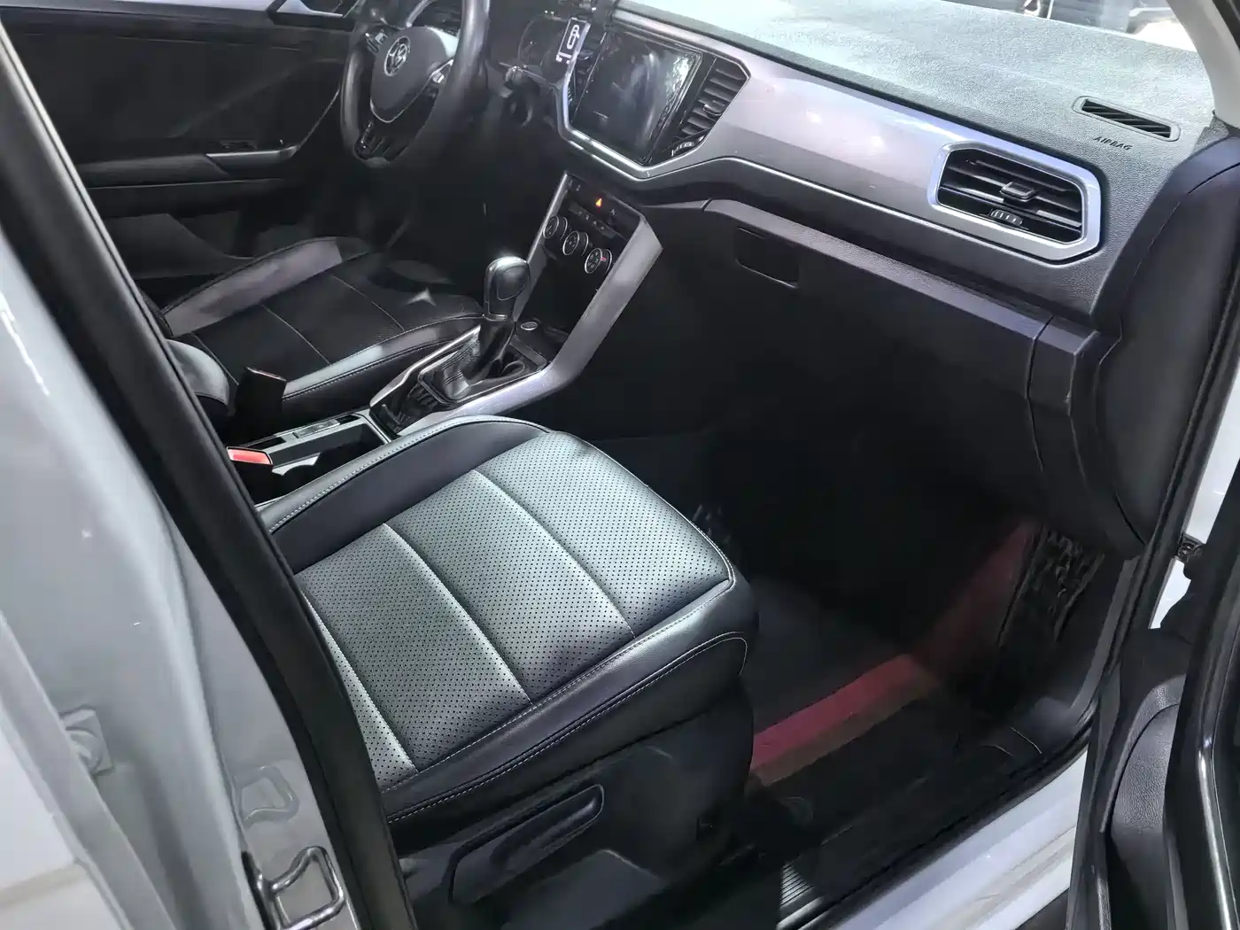 VOLKSWAGEN T ROC EXPLORING SONGS