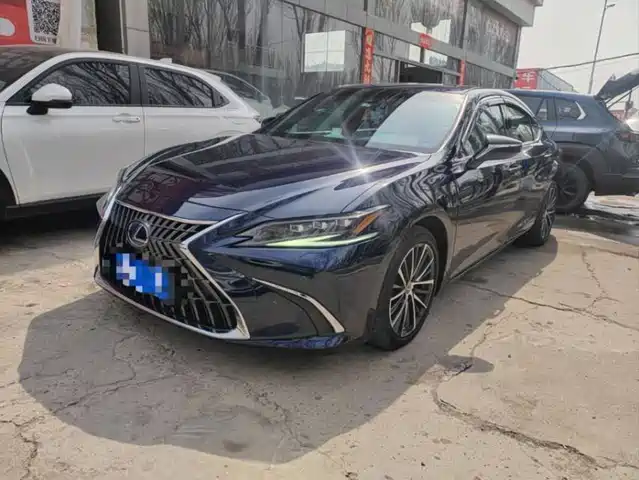 Lexus ES 2021