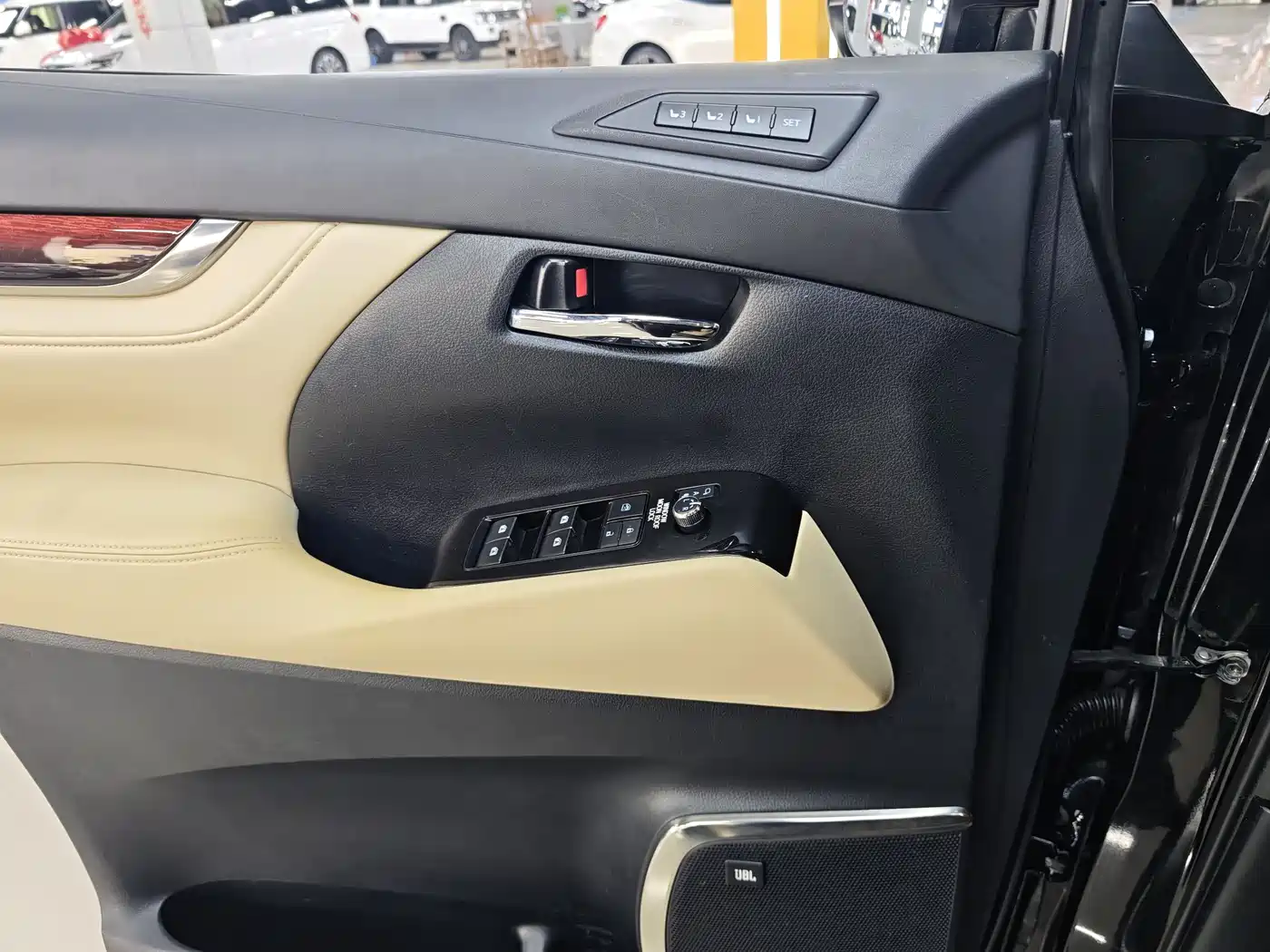 Toyota Alphard 2015 3.5L Luxury Edition фото 16
