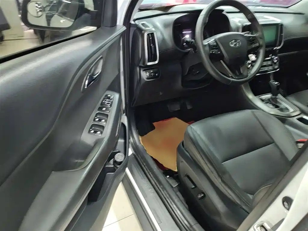 Hyundai Beijing Hyundai ix35 2018 2.0L Automatic 2WD Zhiyong·Enjoyment Edition фото 16
