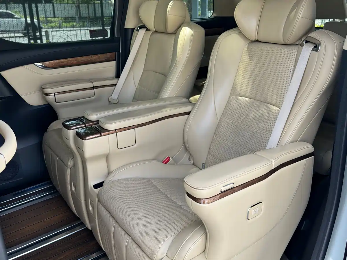 Toyota Alphard 2018 3.5L Premium фото 16