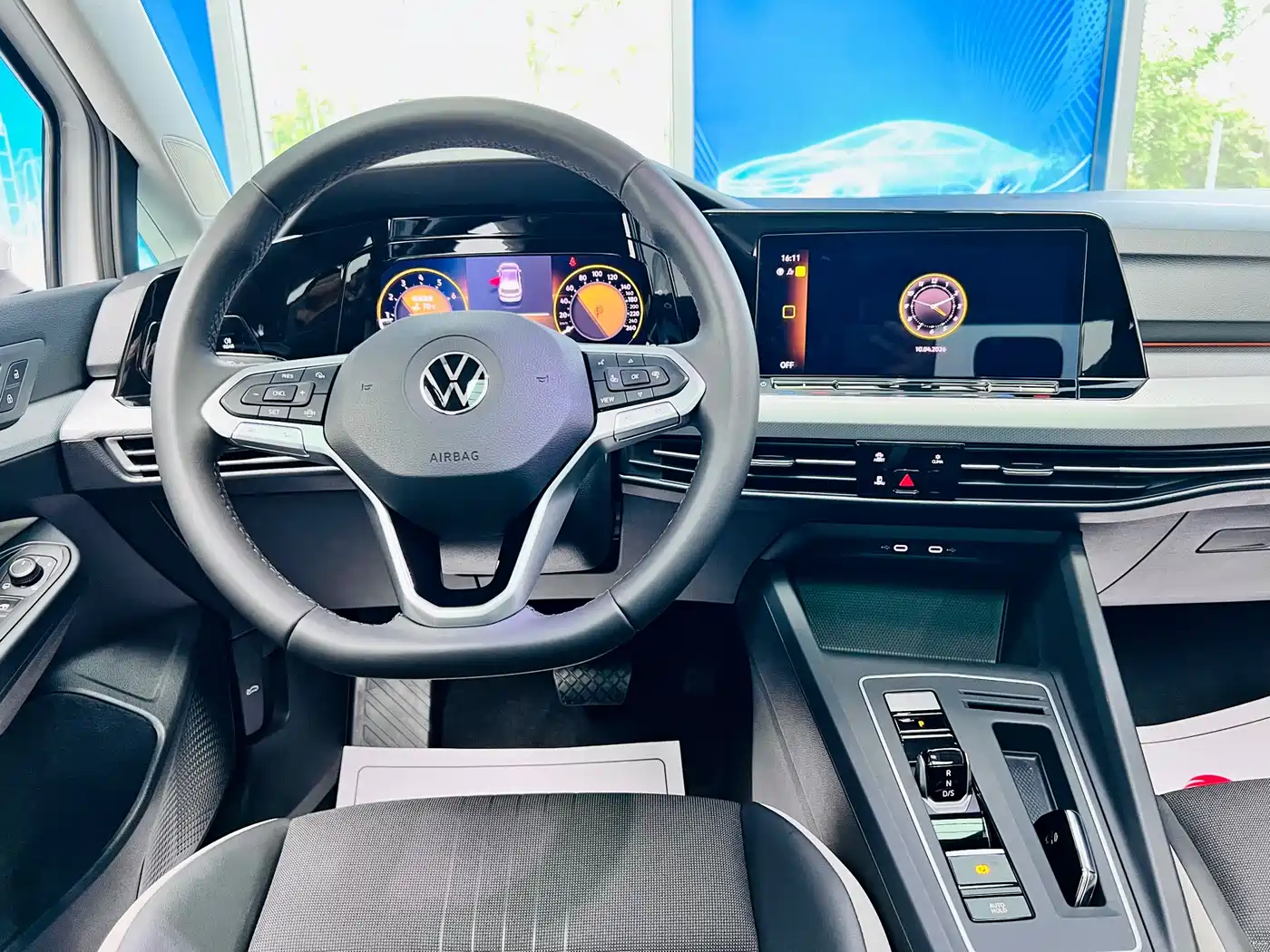 Volkswagen Golf 2024 280TSI DSG Pro 50th Anniversary Edition фото 17