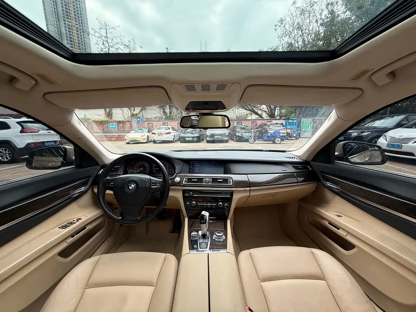BMW 7 Series 2009 730Li Leading фото 6