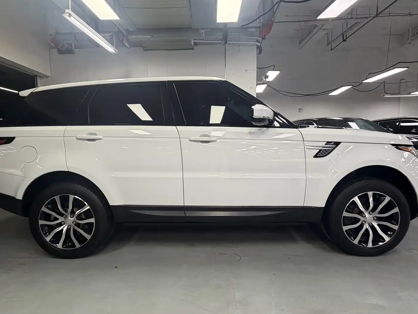 Land Rover Range Rover Sport 2014 3.0 SC V6 HSE фото 4