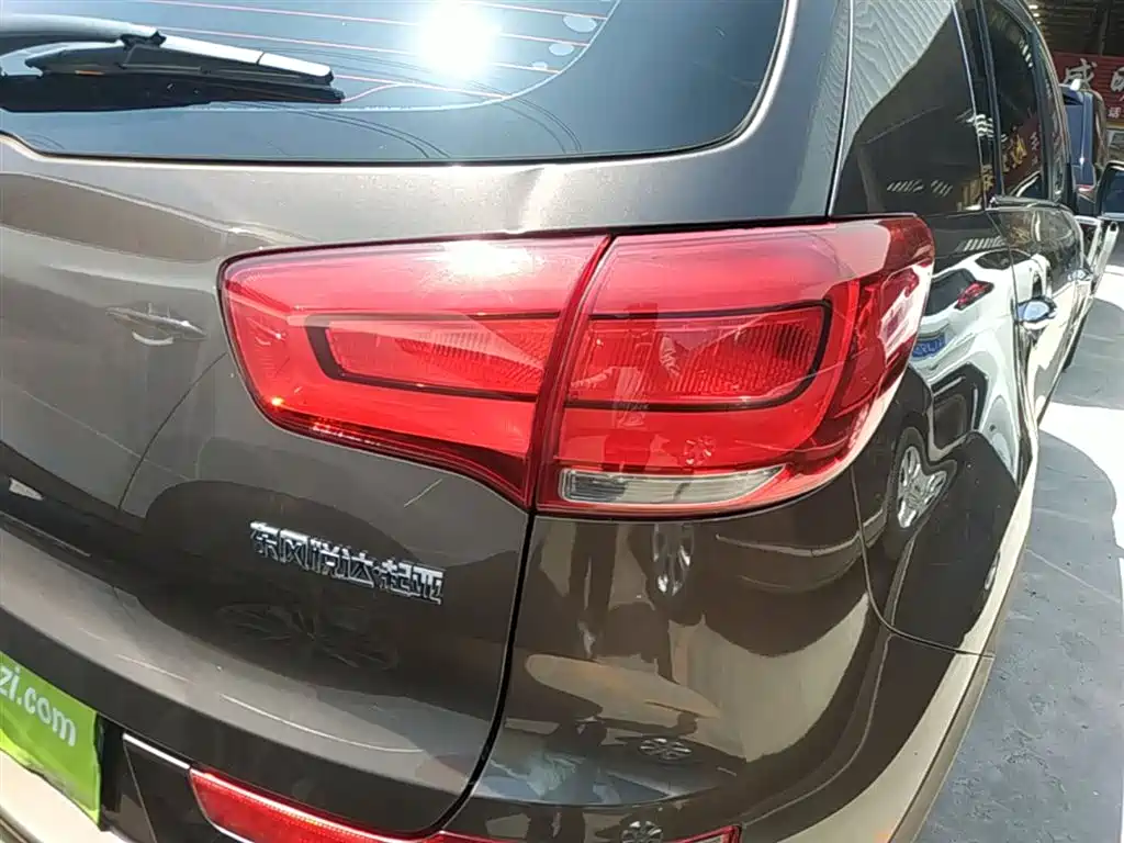 Kia Sportage 2016 2.0L Automatic 2WD DLX фото 8
