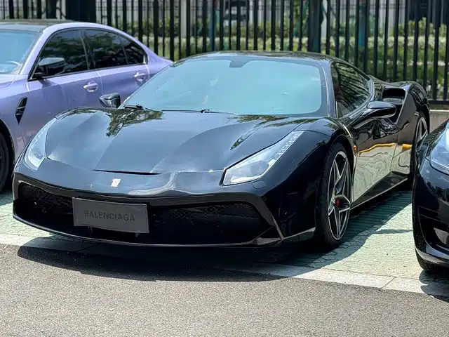 FERRARI 488