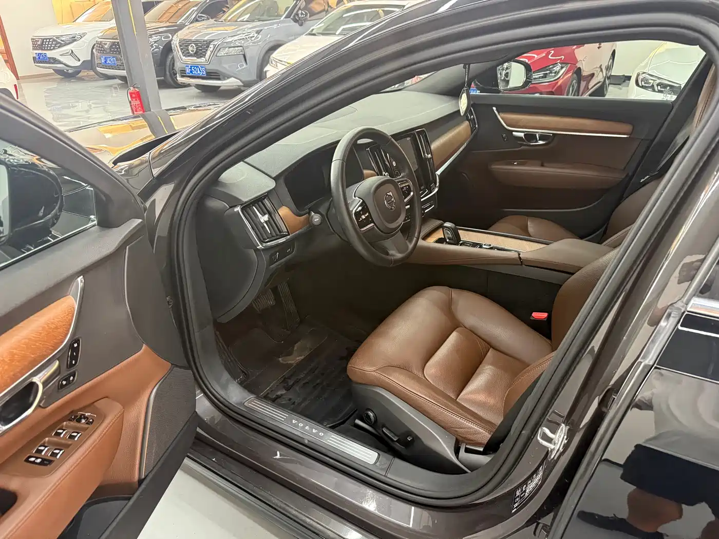 Photo 8 - Volvo S90