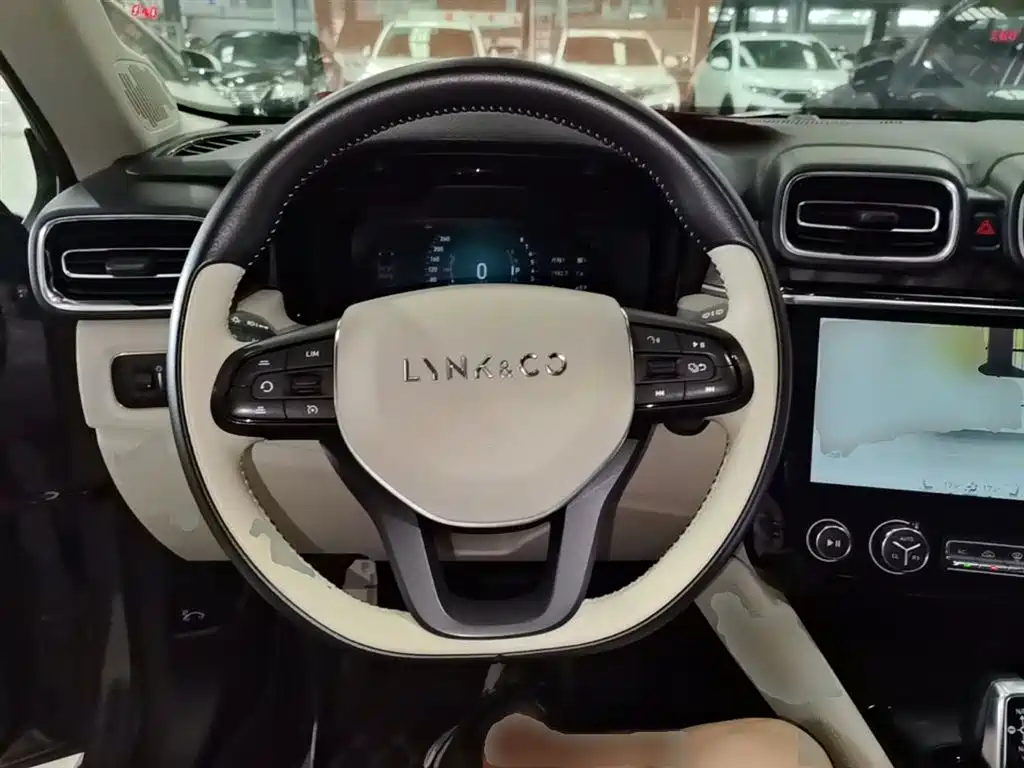 Lynk & Co 02 2018 1.5T DCT 2WD Shine Edition China V фото 11
