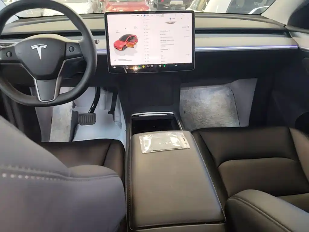 Фото 10 - Tesla Model Y