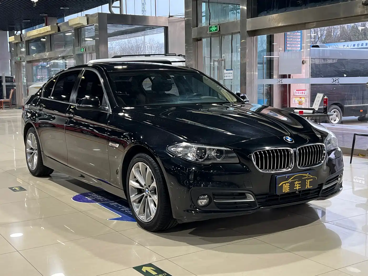 BMW 5 Series 2017 525Li Leading Edition фото 3