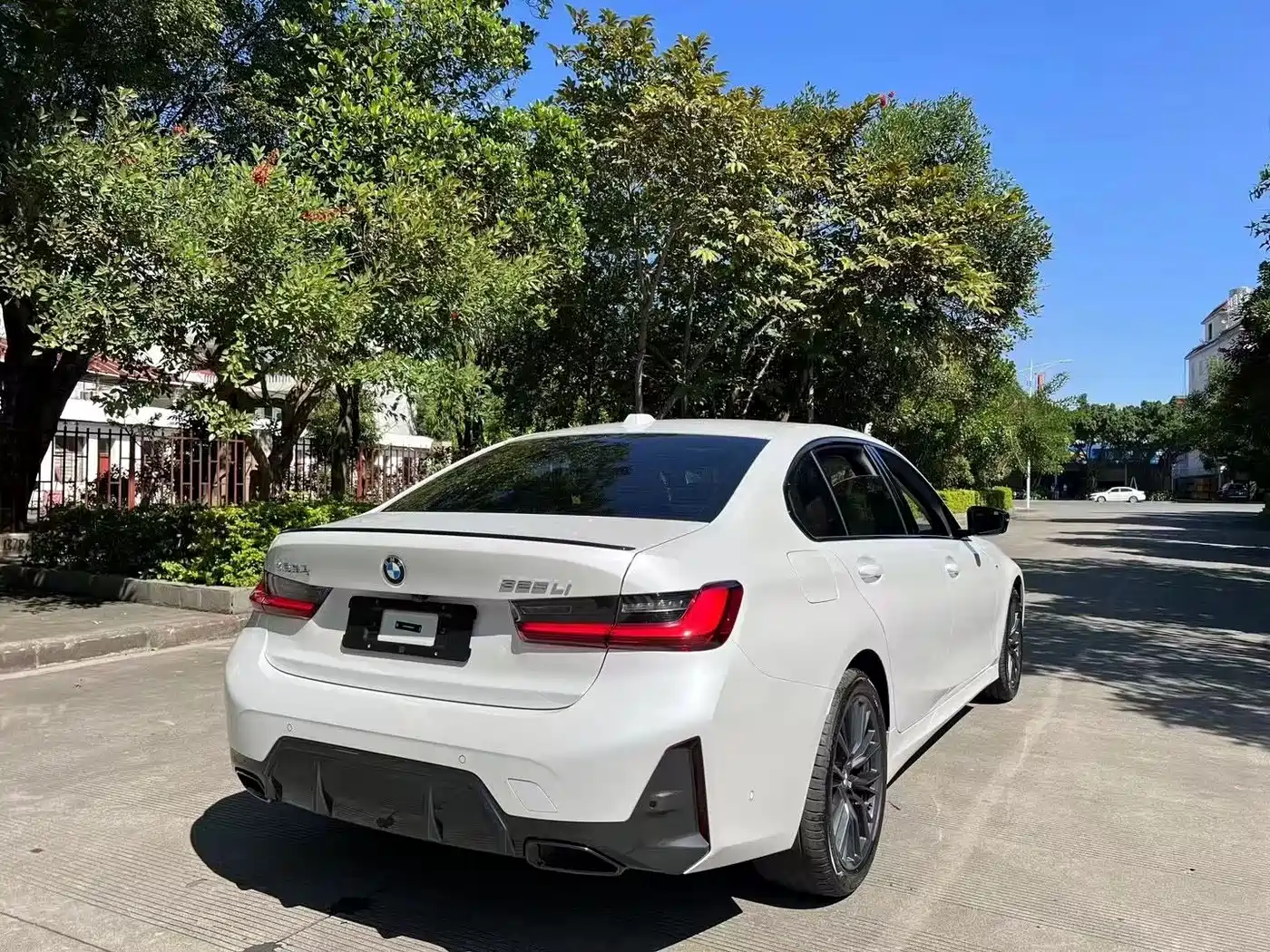 BMW 3 Series 2023 325Li M Sport Black Night Package фото 9