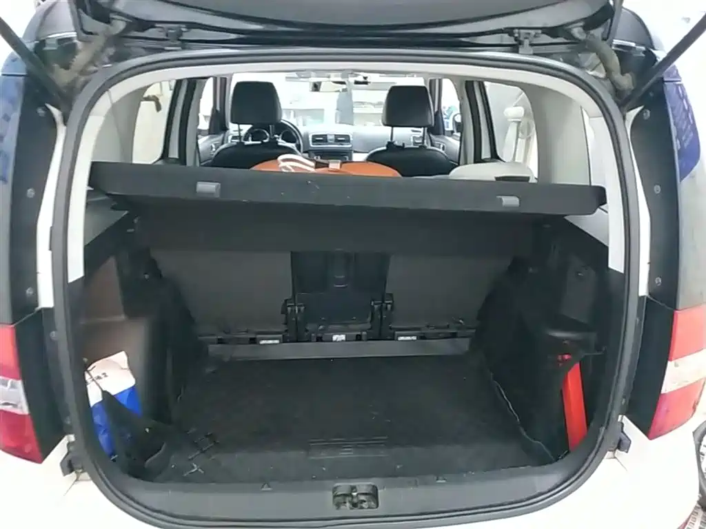 Škoda Yeti 2014 1.8TSI DSG Polar Edition фото 19