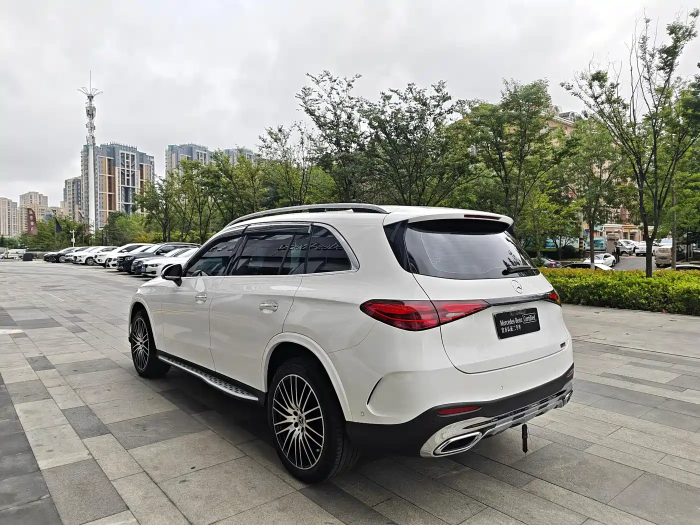 Photo 10 - Mercedes-Benz GLC