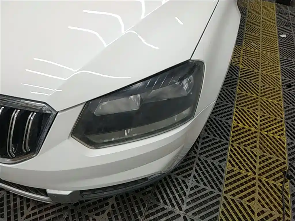 Škoda Yeti 2014 1.8TSI DSG Polar Edition фото 24