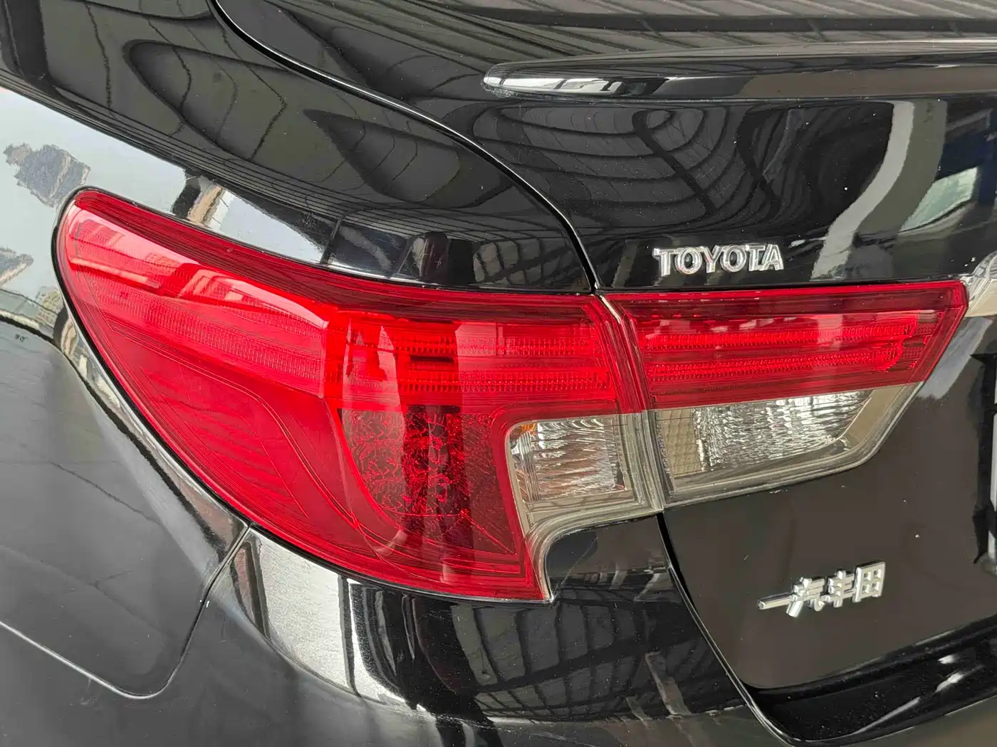 Toyota Reiz 2013 2.5V Premium Edition фото 17