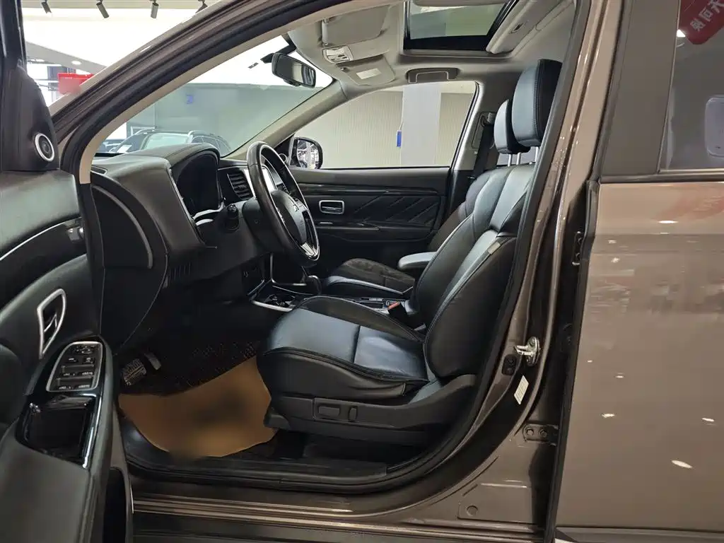 Mitsubishi Outlander 2019 2.0L 2WD Enjoy 5-Seater China VI фото 22