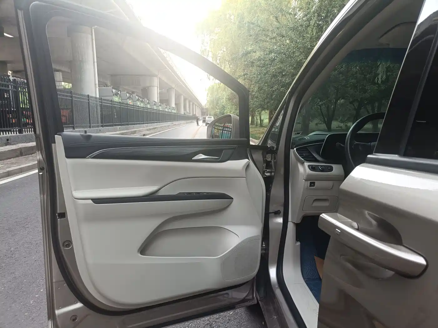 Buick GL8 2023 ES Landmaster Exclusive фото 4
