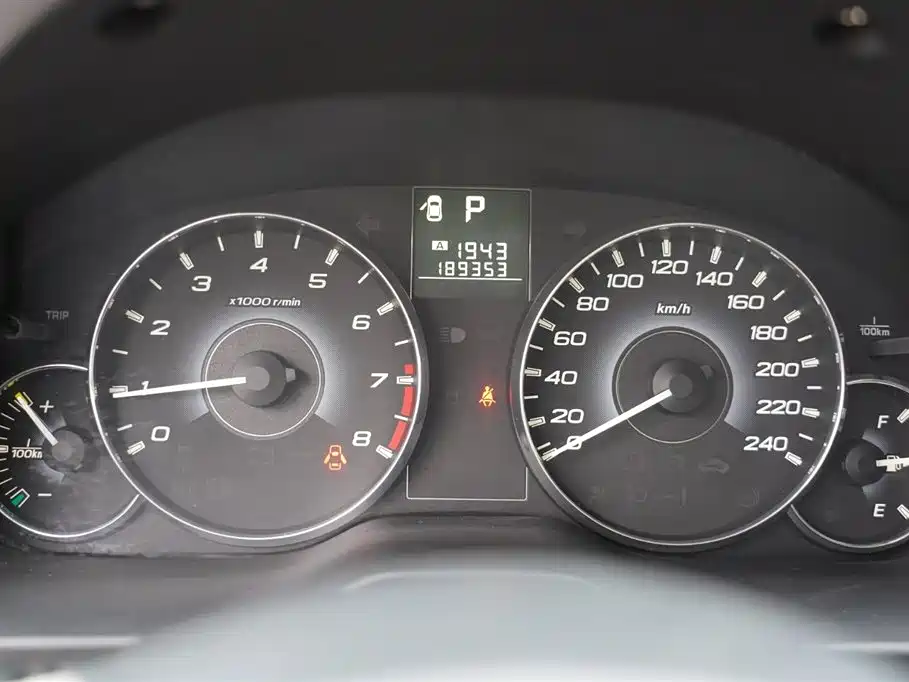 Subaru Legacy 2010 Model 2.0i Luxury фото 45