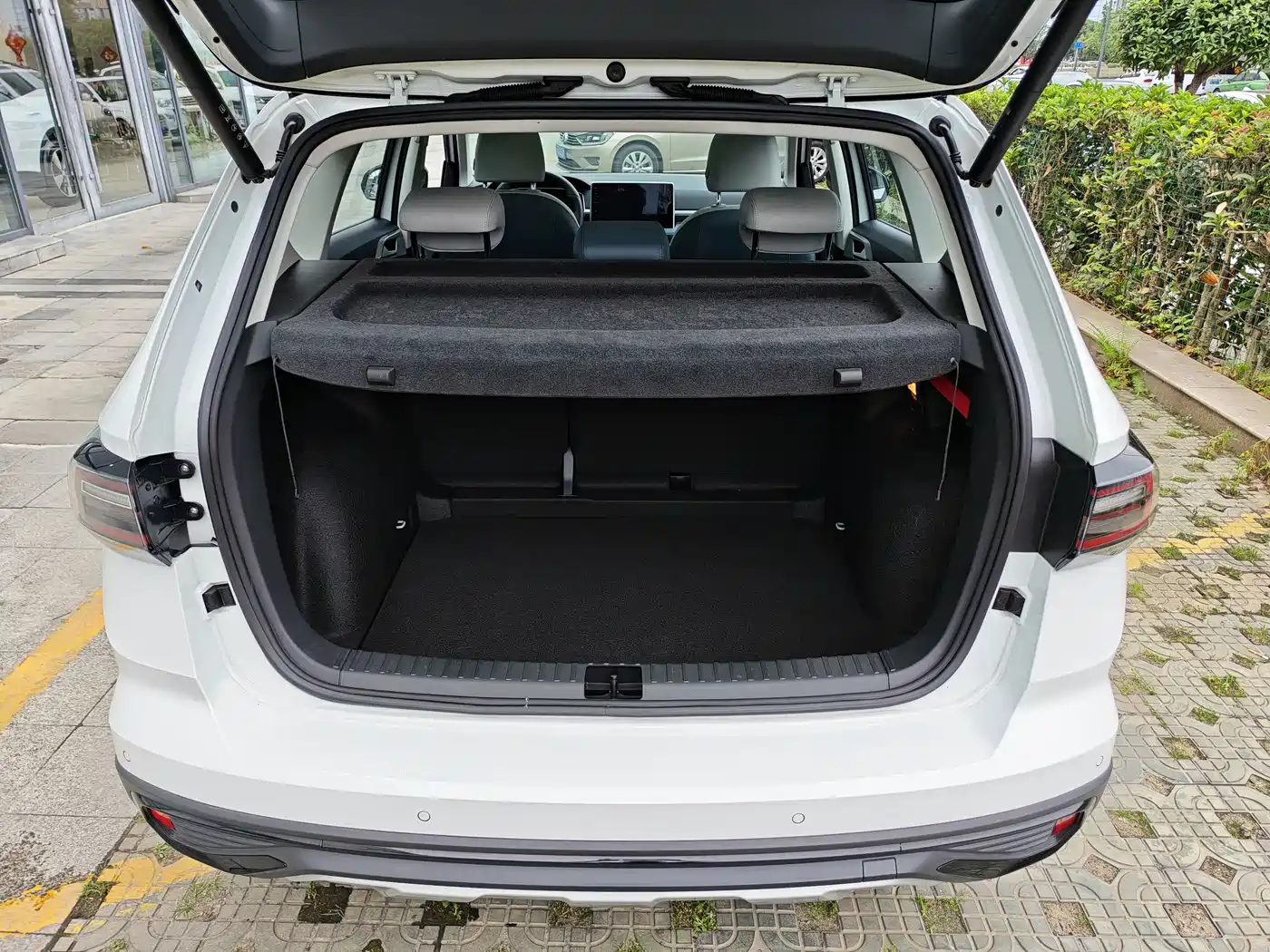 Volkswagen Tharu 2024 300TSI 2WD Moon Premium Edition фото 18