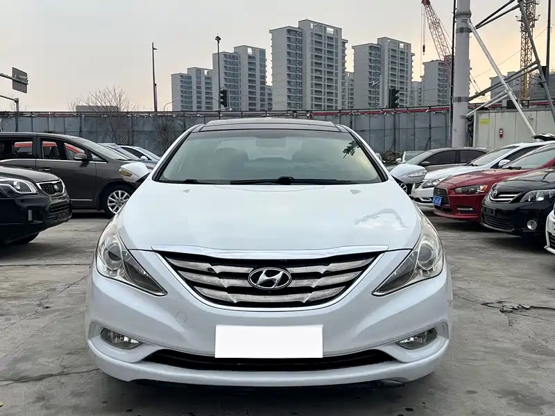 Hyundai Sonata 2011 2.0L Auto Supreme Edition фото 2