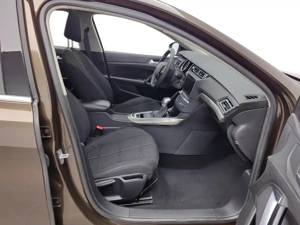 صورة 23 - Peugeot 408