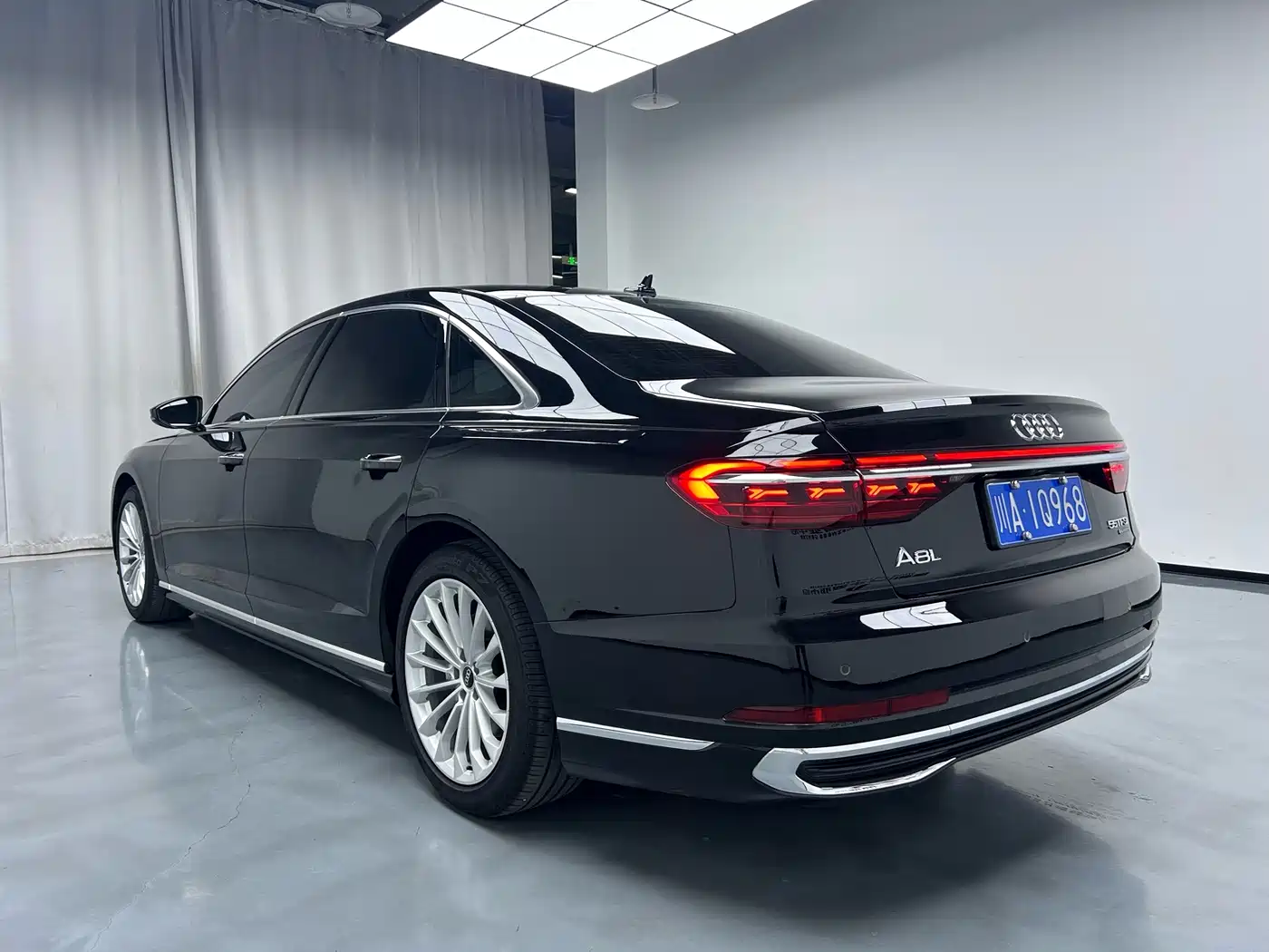 Audi A8 2023 A8L 45 TFSI quattro Luxury фото 14