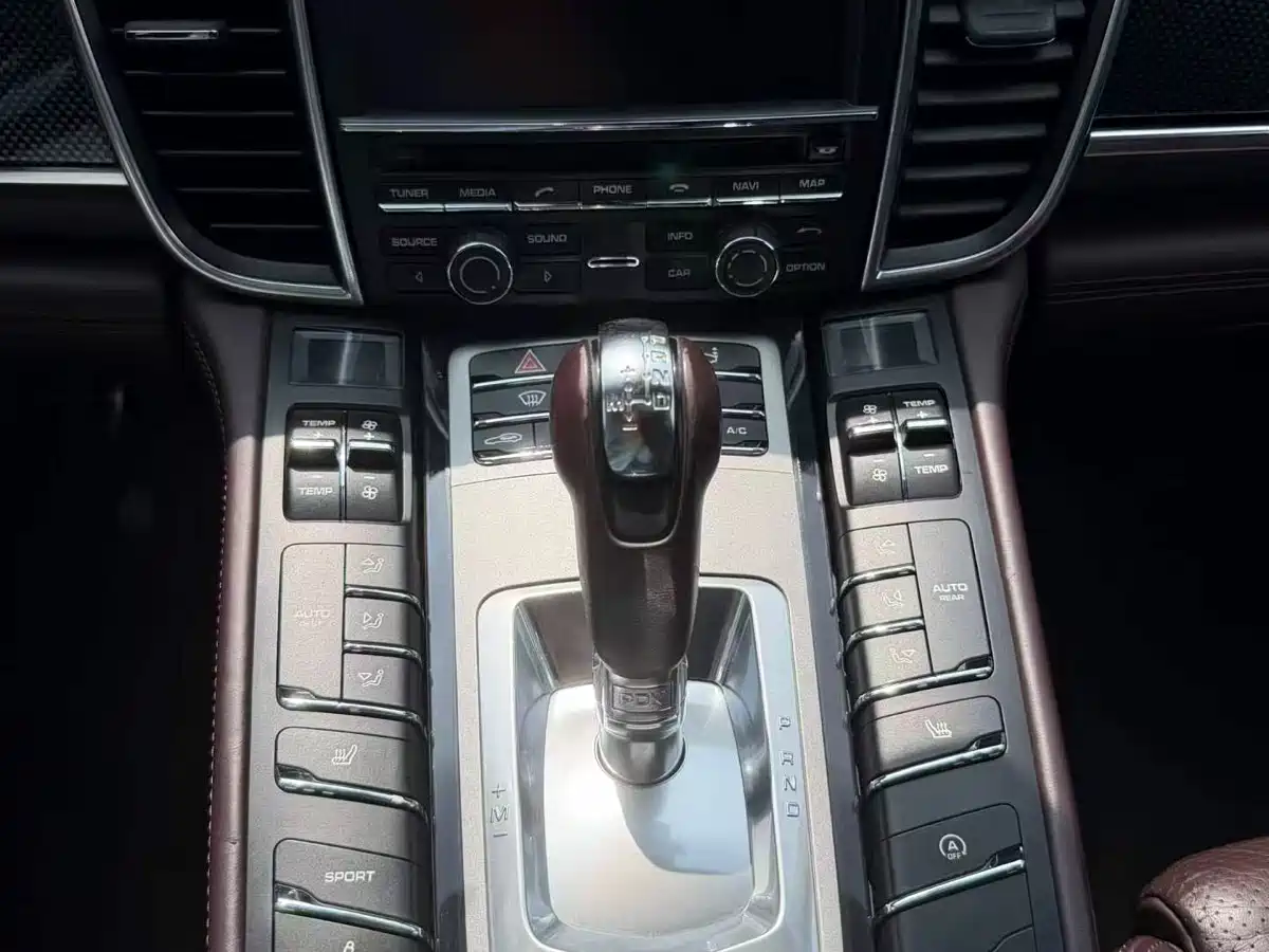 Porsche Panamera 2014 Panamera 4 3.0T фото 7